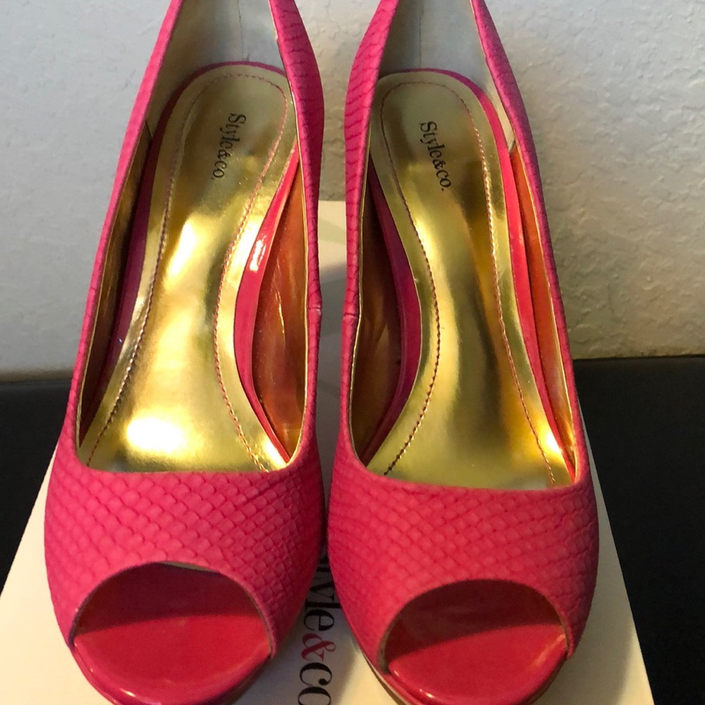Style&co  peep toe pump